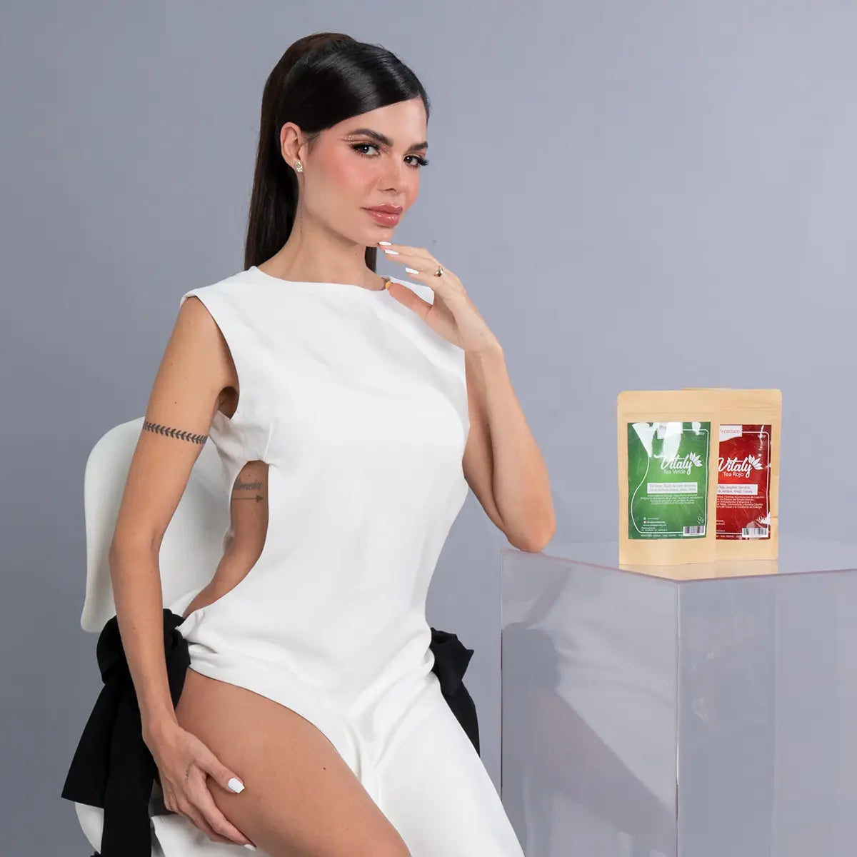 Camila Barrientos Vitaly Green Tea & Red Tea Duo